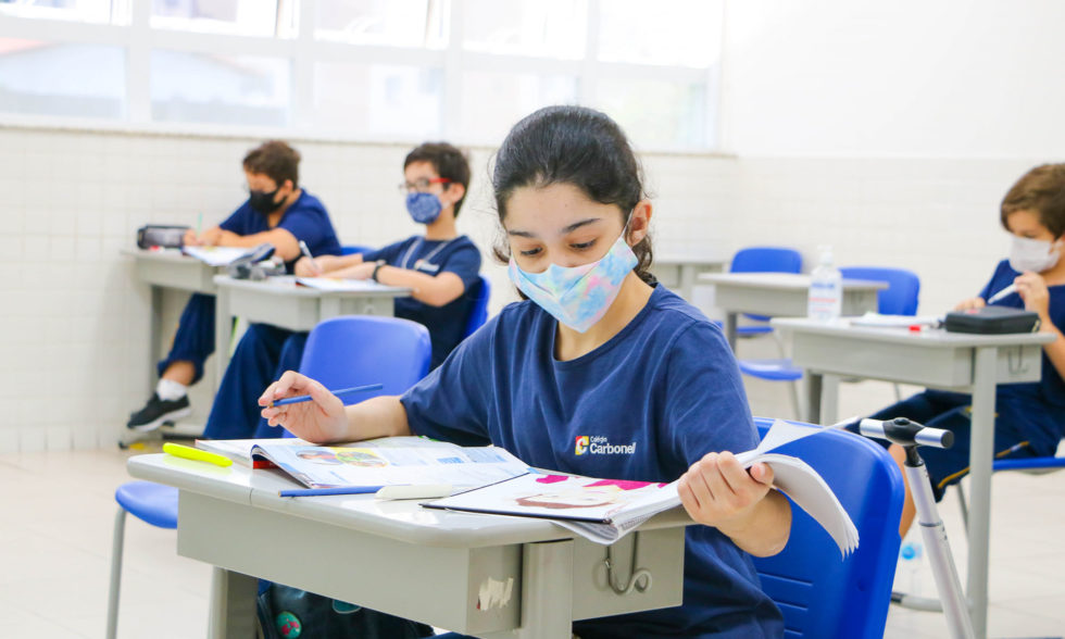 Retomada! Para turmas dos anos finais do Ensino Fundamental, o primeiro dia foi marcado pelo inglês. Retomada! Para turmas dos anos finais do Ensino Fundamental, o primeiro dia foi marcado pelo inglês.