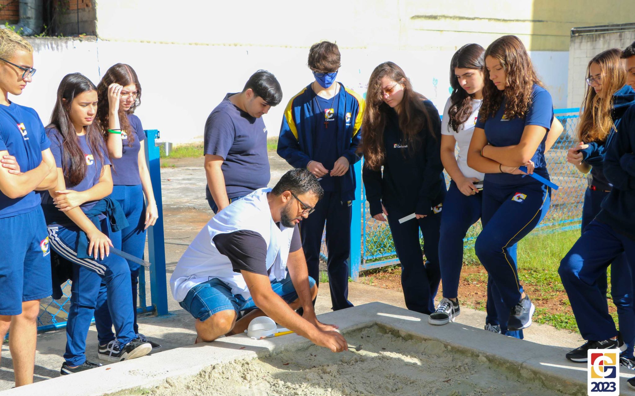⛺ Um sítio arqueológico na escola? Atividade estimula pensamento científico