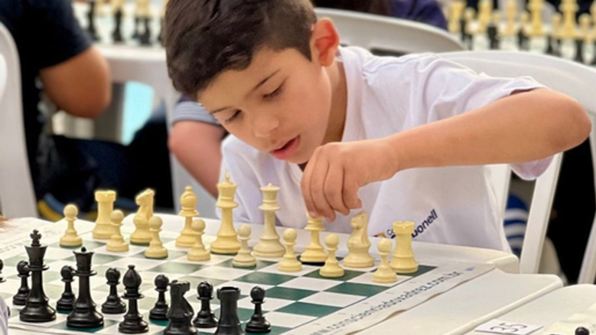 ♟️ Estudantes do Carbonell se destacam em Liga Escolar Guarulhense (LEG) de  xadrez